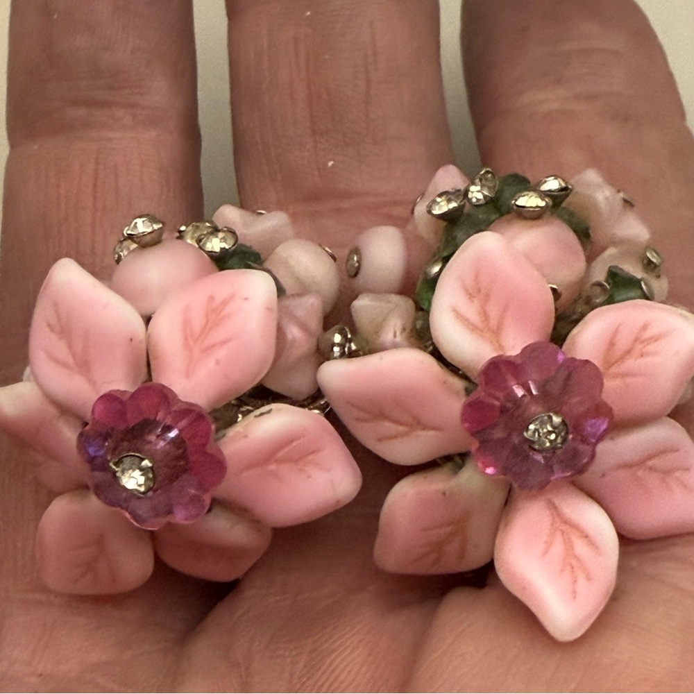 Vintage Vendôme Pink Flower Clip-On Earrings | Floral Statement | Signed Vendome - Picture 5 of 5
